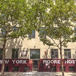 Ny Moore Hostal